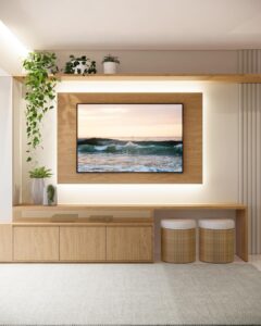 Sala de estar com TV e plantas