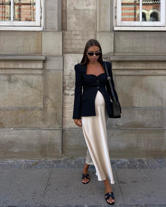 Look de grávida com saia de cetim