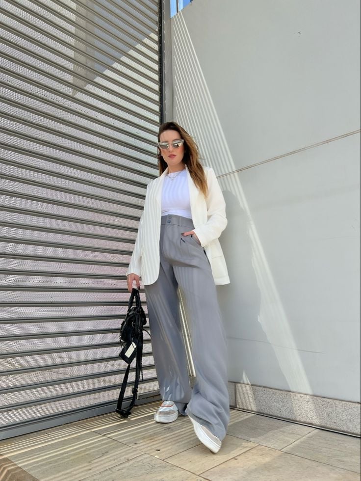 Look com calça cinza