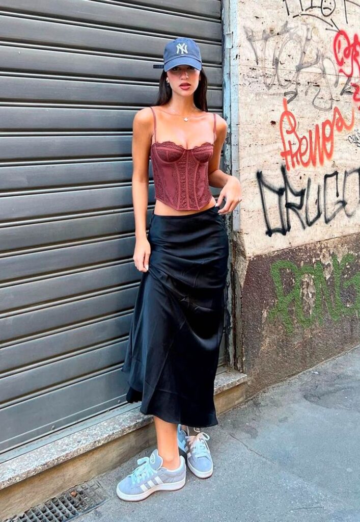 Look com saia acetinada