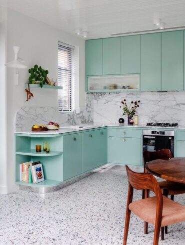 Cozinha branca e verde-menta