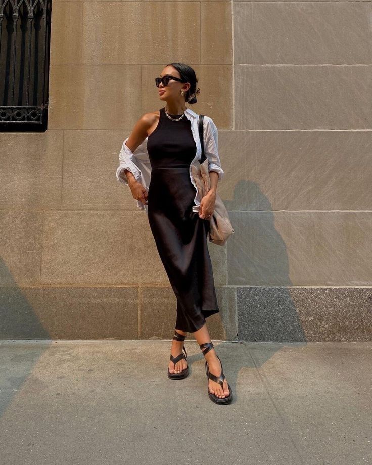 Look com saia acetinada