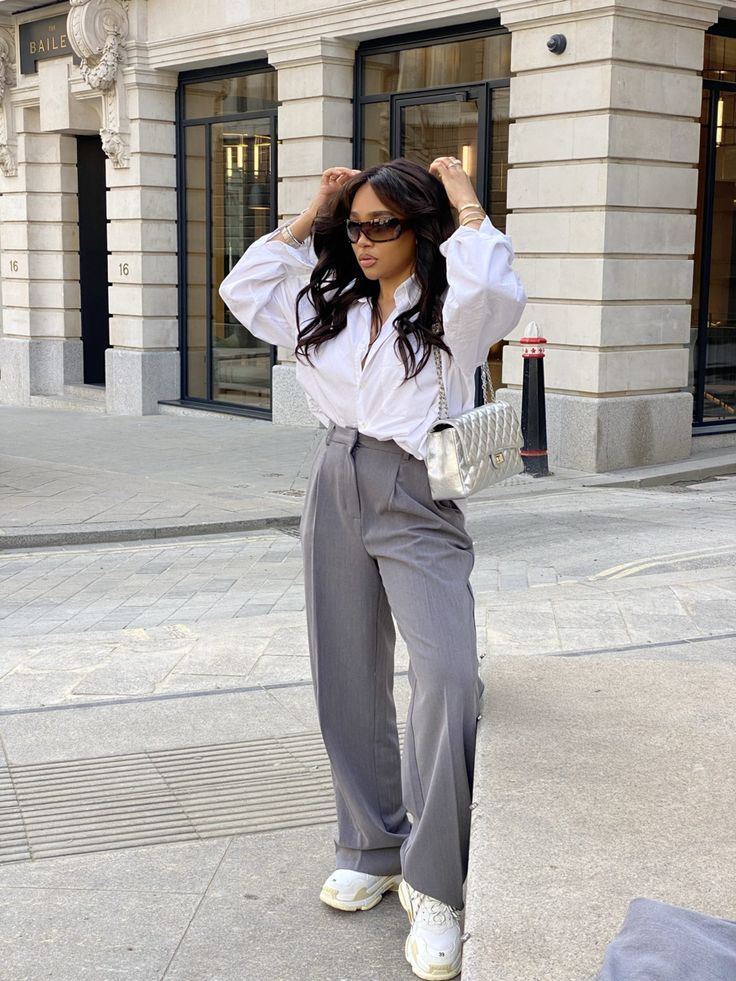 Look com calça cinza