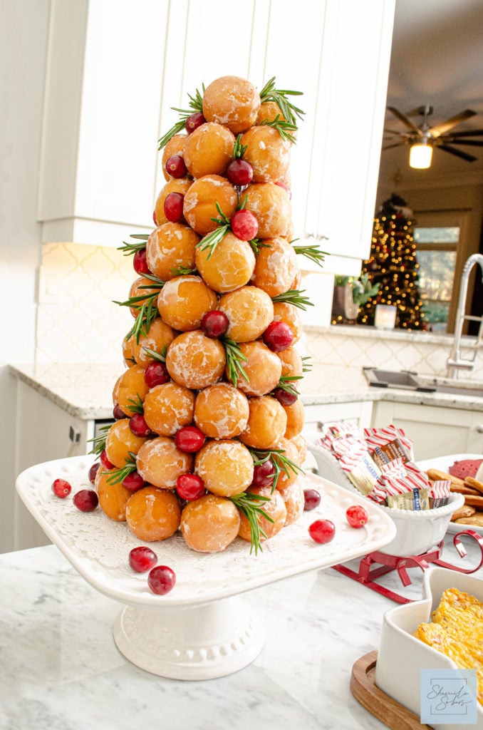 Árvore de Natal com cone de isopor para o café da manhã
