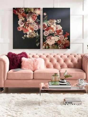 Sofá rosa claro em estilo capitonê