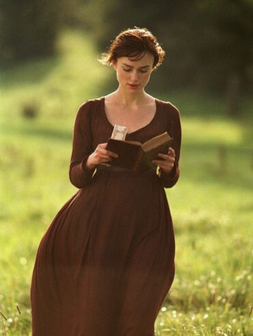 Personagem Elizabeth Bennet, de Orgulho e Preconceito, lendo