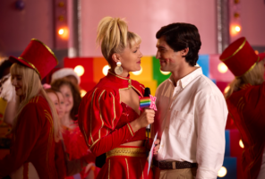 Atores que interpretam Xuxa e Ayrton Senna na série Senna da Netflix
