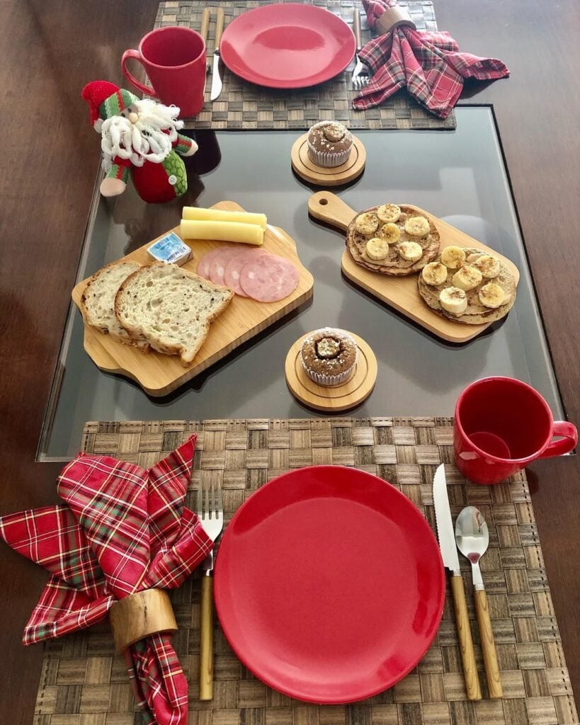 Mesa posta de café da manhã de Natal