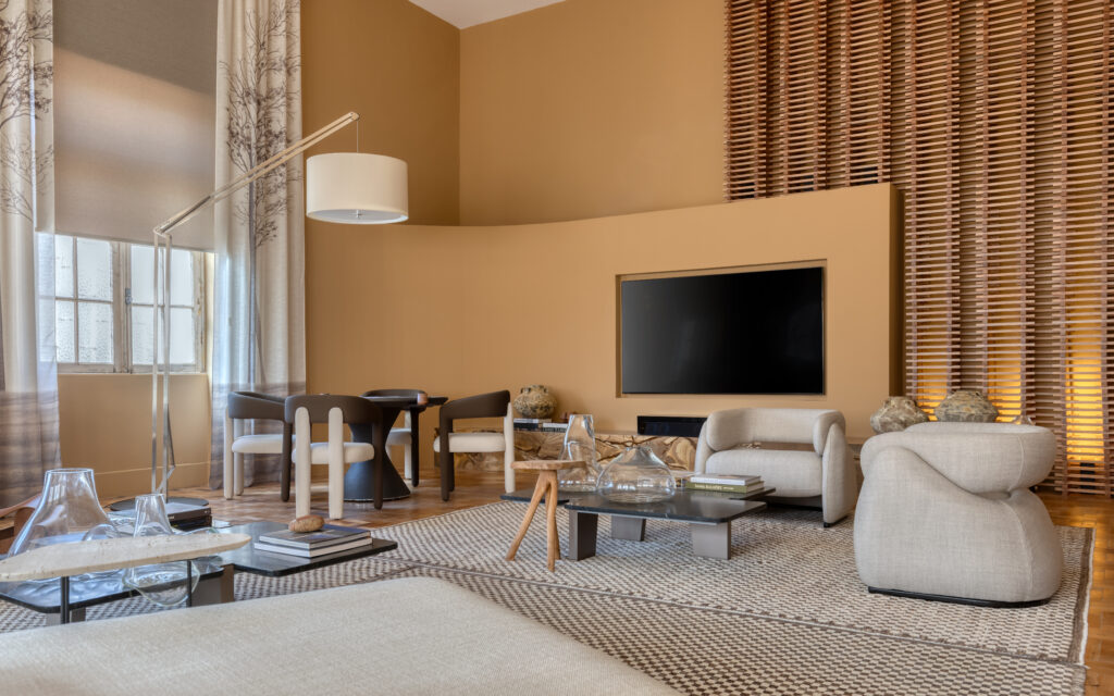 Ambiente com tons caramelos e marrons