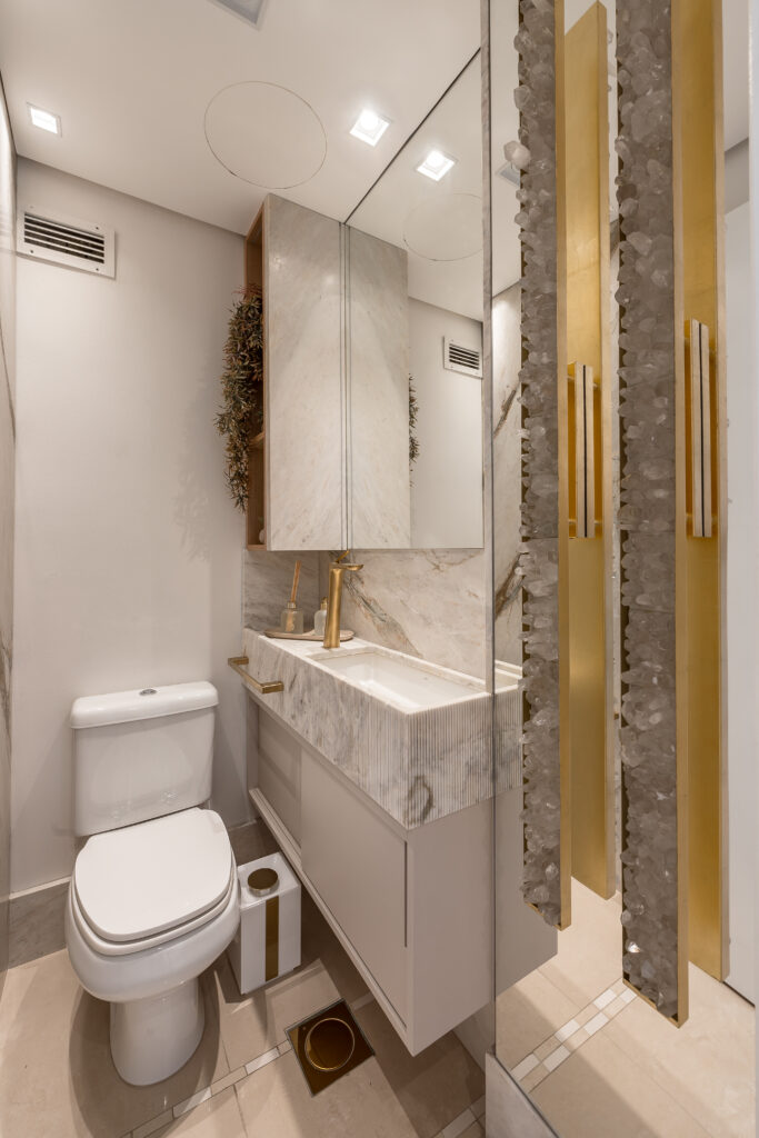 Lavabo em branco e dourado