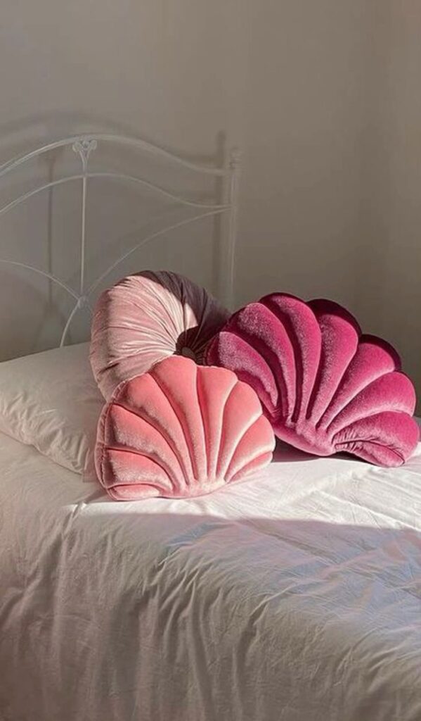 Almofadas decorativas para quarto feminino
