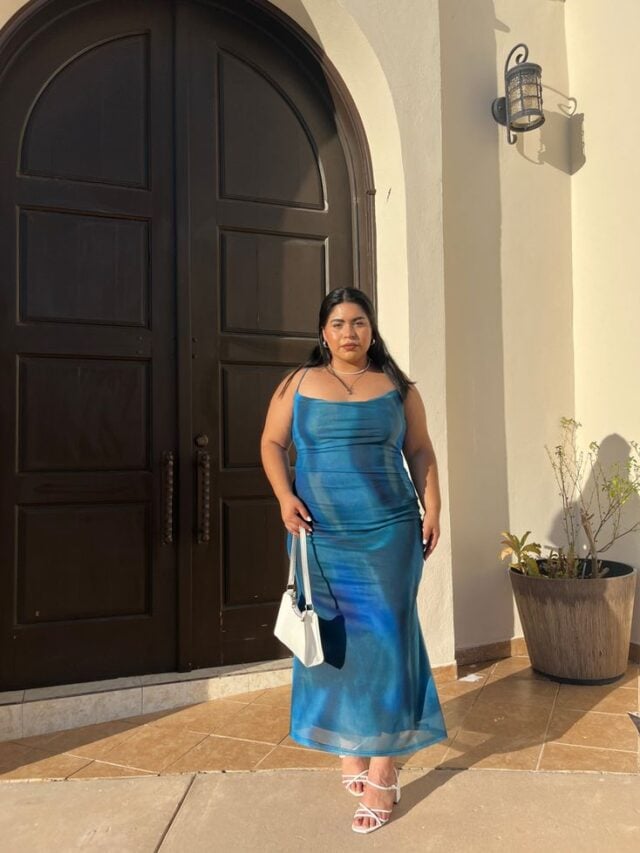 Look com vestido azul