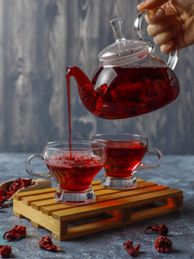 Jarra com chá de hibisco.