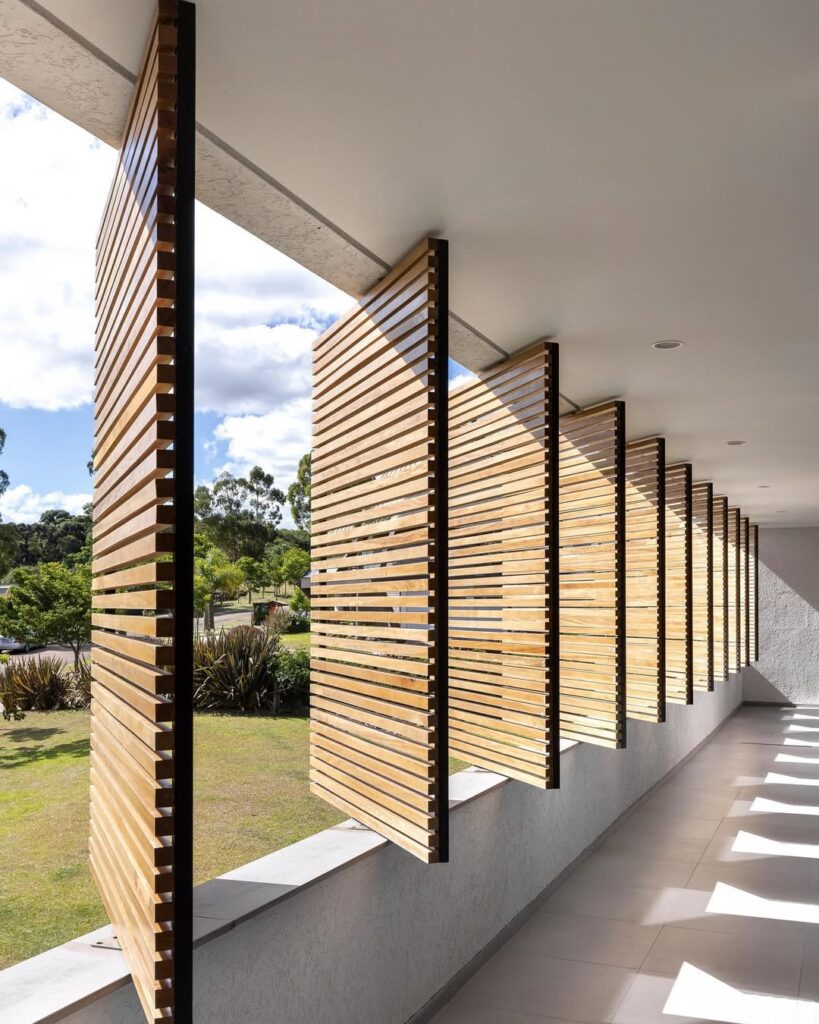 Fachada com brise-soleil