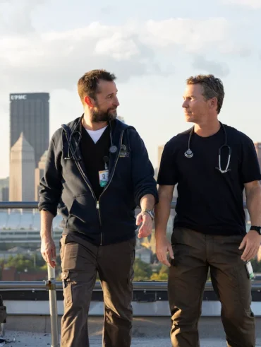 Calendário de lançamentos da nova série médica The Pitt