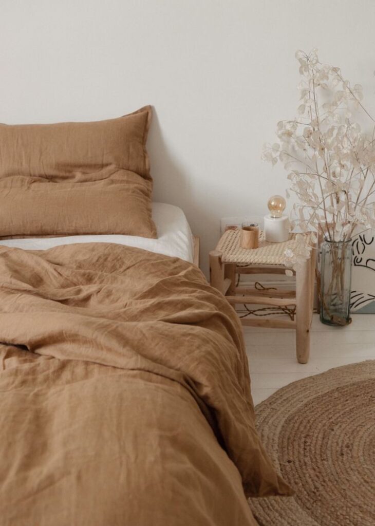 Cama na paleta Mocha Mousse