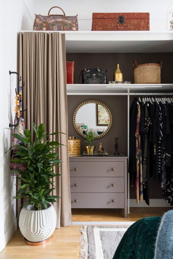 Closet com cortinas