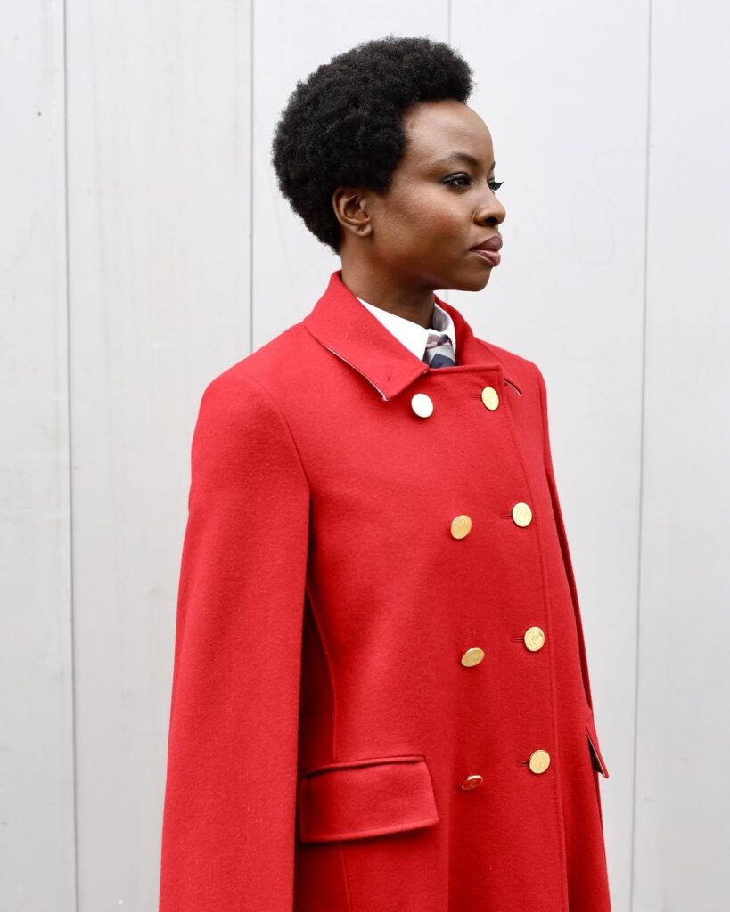 Danai Gurira com cabelo bixie
