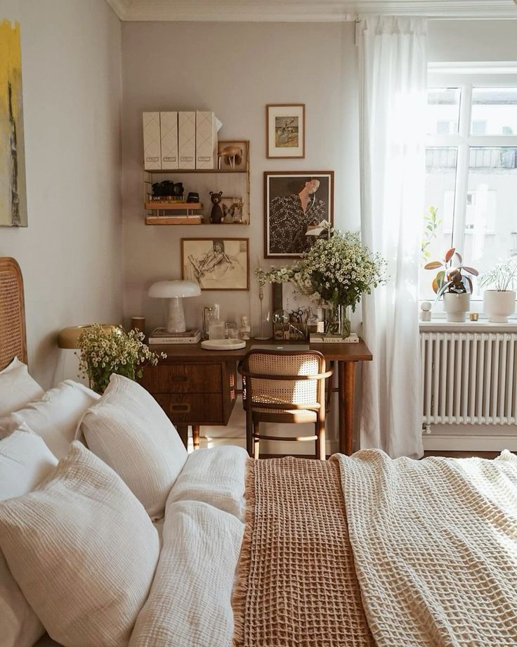 Quarto na paleta de tons marrom Mocha Mousse