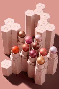 Produtos em stick da Fenty Beauty