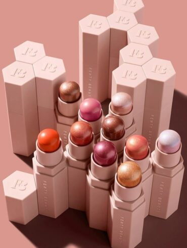 Produtos em stick da Fenty Beauty