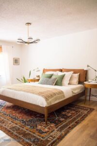 Quarto na paleta de tons marrom Mocha Mousse