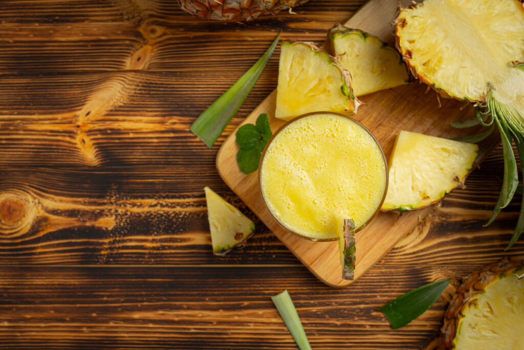 Suco de abacaxi e hortelã