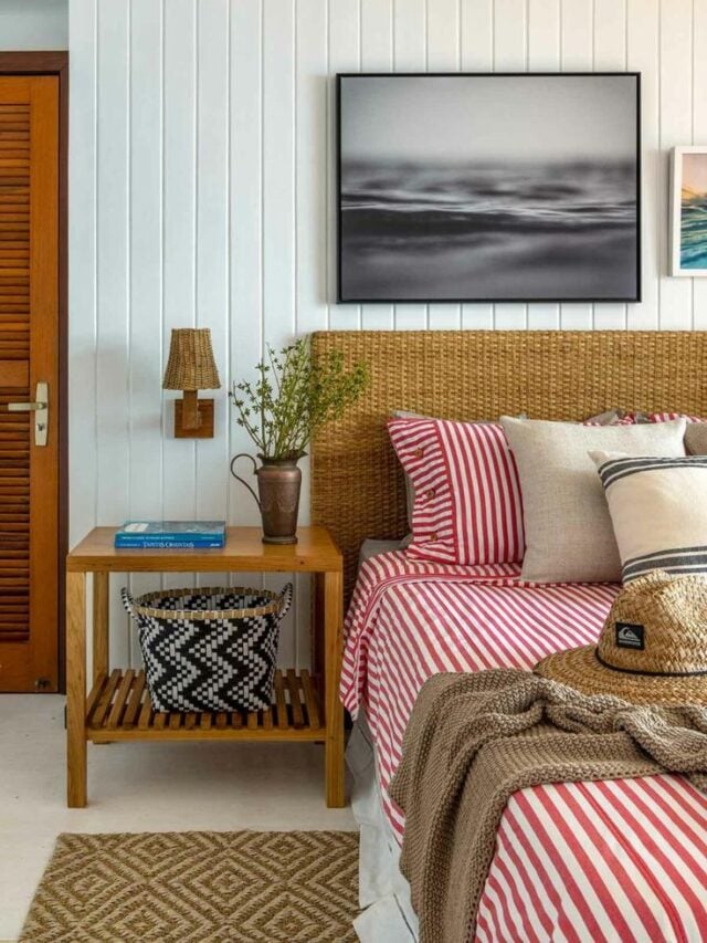 Quarto com cabeceira de palha