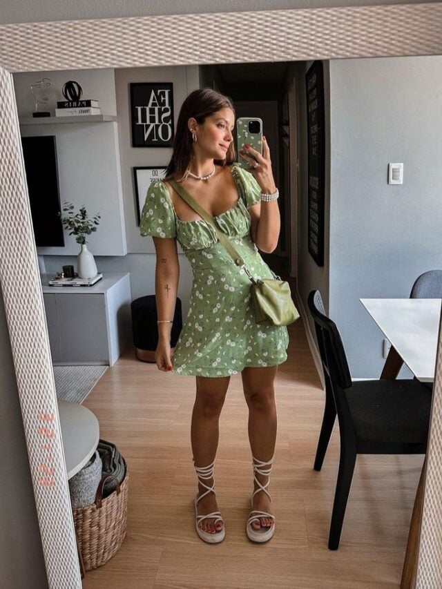Look com sandália de amarrações