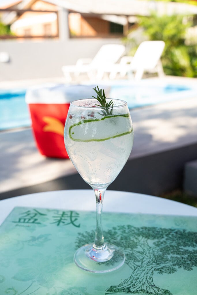 Drink Gin Botanist com Tanqueray