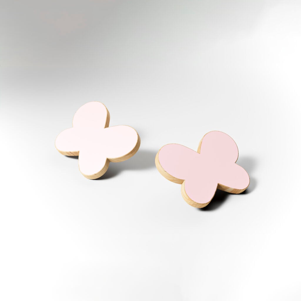 Penduradores de parede rosa em formato de borboletas