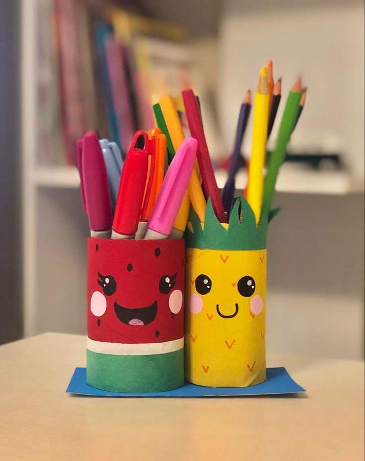 Porta-lápis customizados de abacaxi e melancia