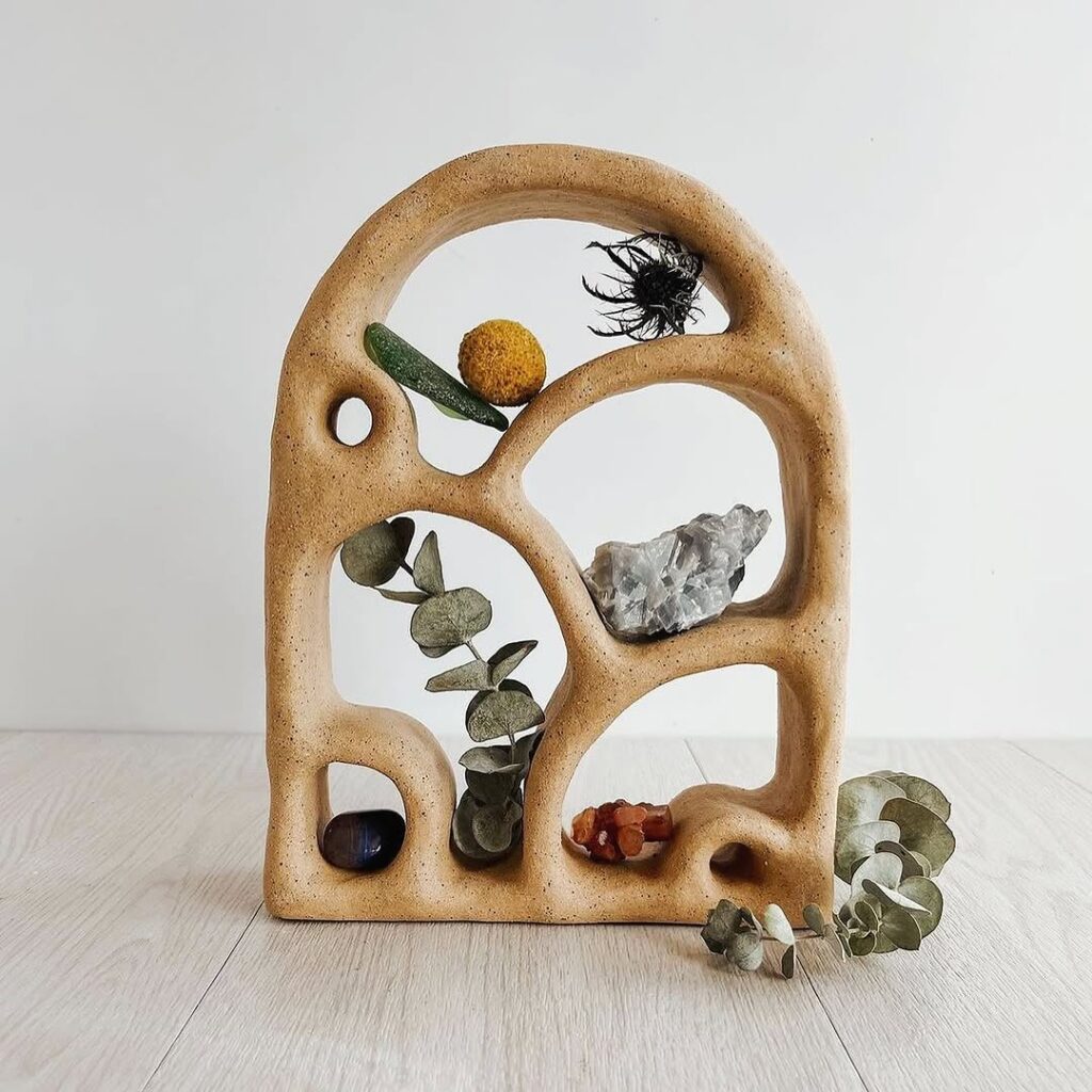 Escultura de cerâmica caramelo