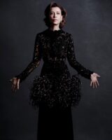 Fernanda Torres em vestido da Chanel preto para o Oscar 2025