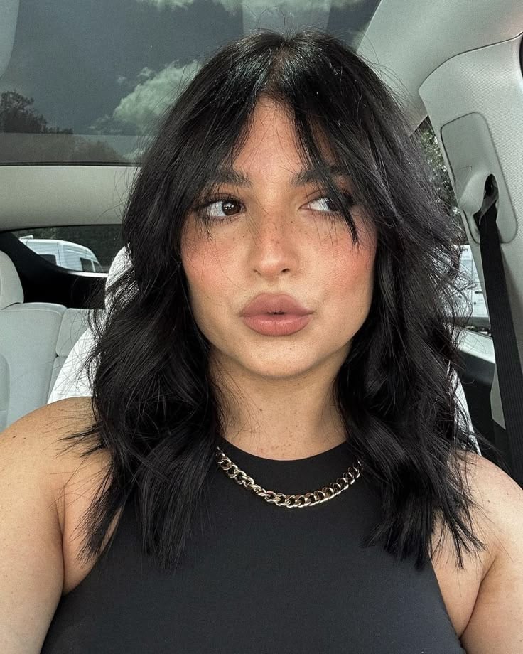 Cabelo médio com franja: 9 fotos que vão inspirar o corte da vez
