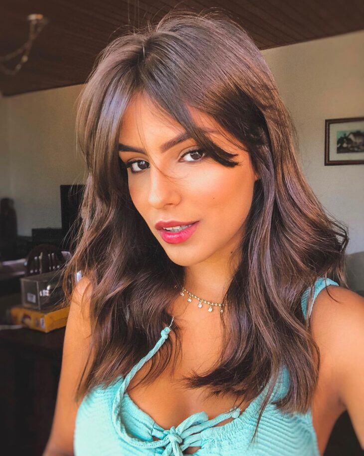 Cabelo médio com franja: 9 fotos que vão inspirar o corte da vez