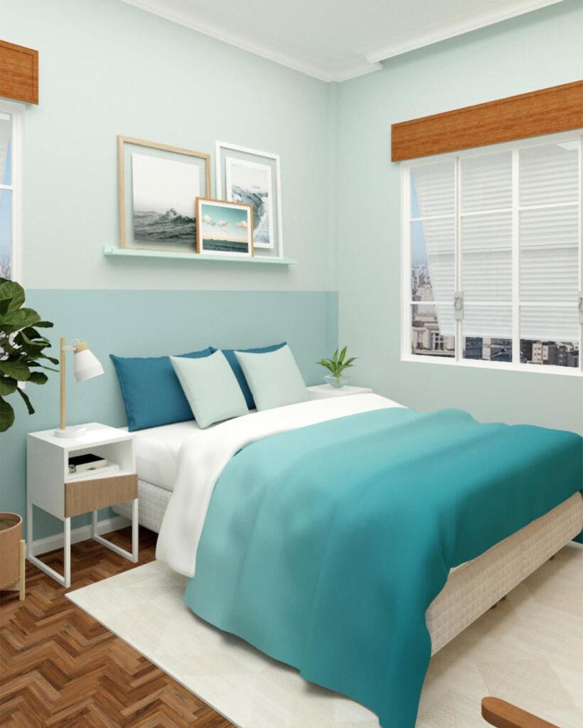 Quarto com paredes em dois tons de azul, roupa de cama em azuis variados com branco