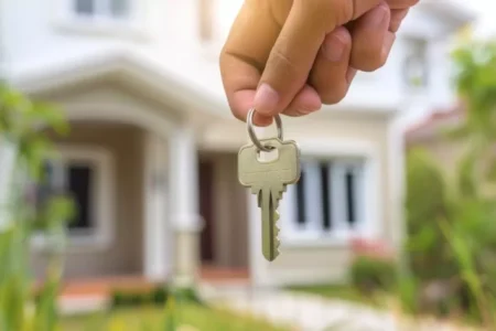 Morar de aluguel ou comprar a casa própria?