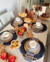 Café da manhã com mesa posta de Dia das Mães