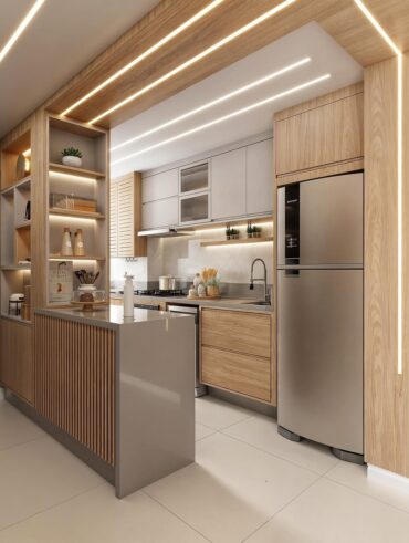 Cozinha pequena moderna em tons amadeirados, com armários até o teto e luzes de led