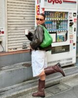 Look com bermuda e botas