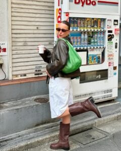 Look com bermuda e botas