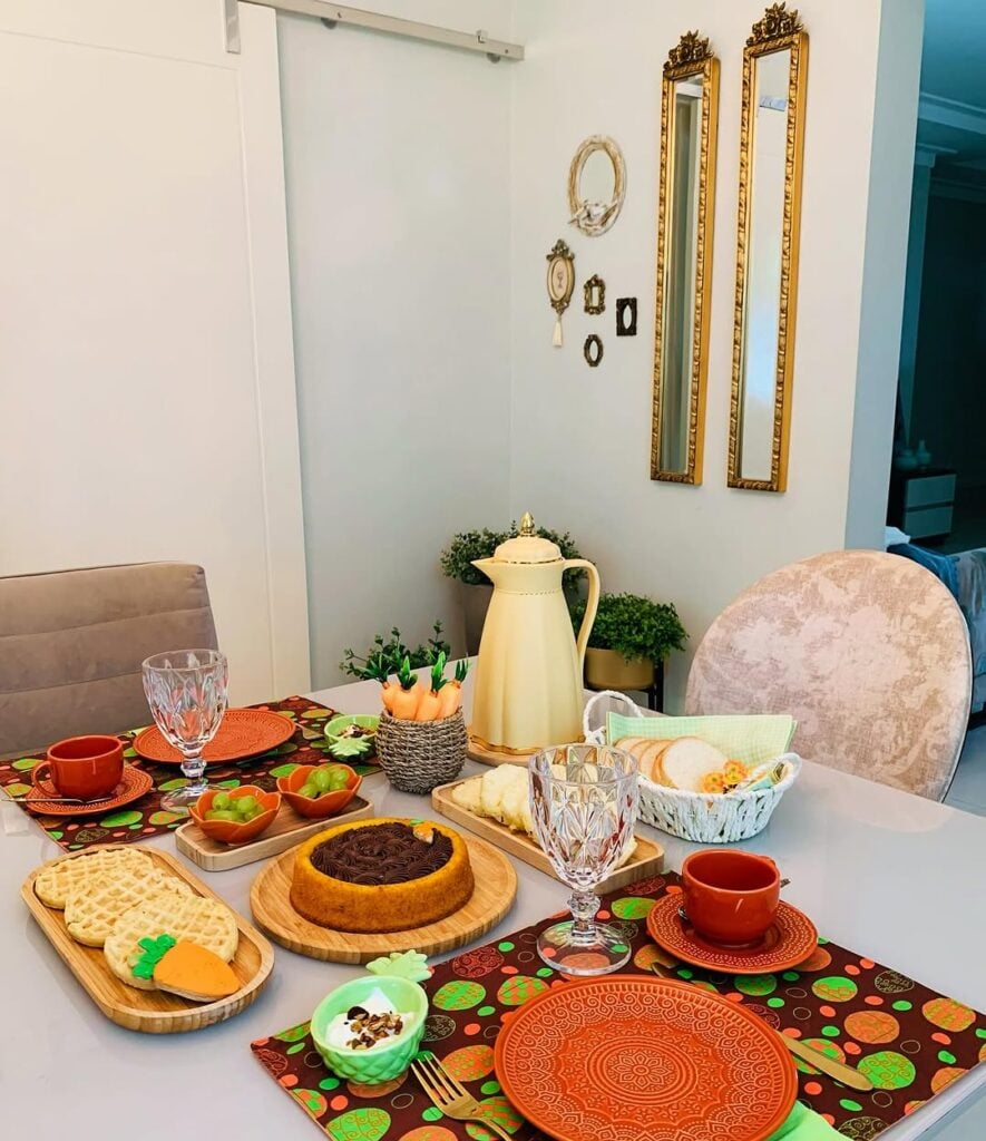 Mesa posta de Páscoa simples