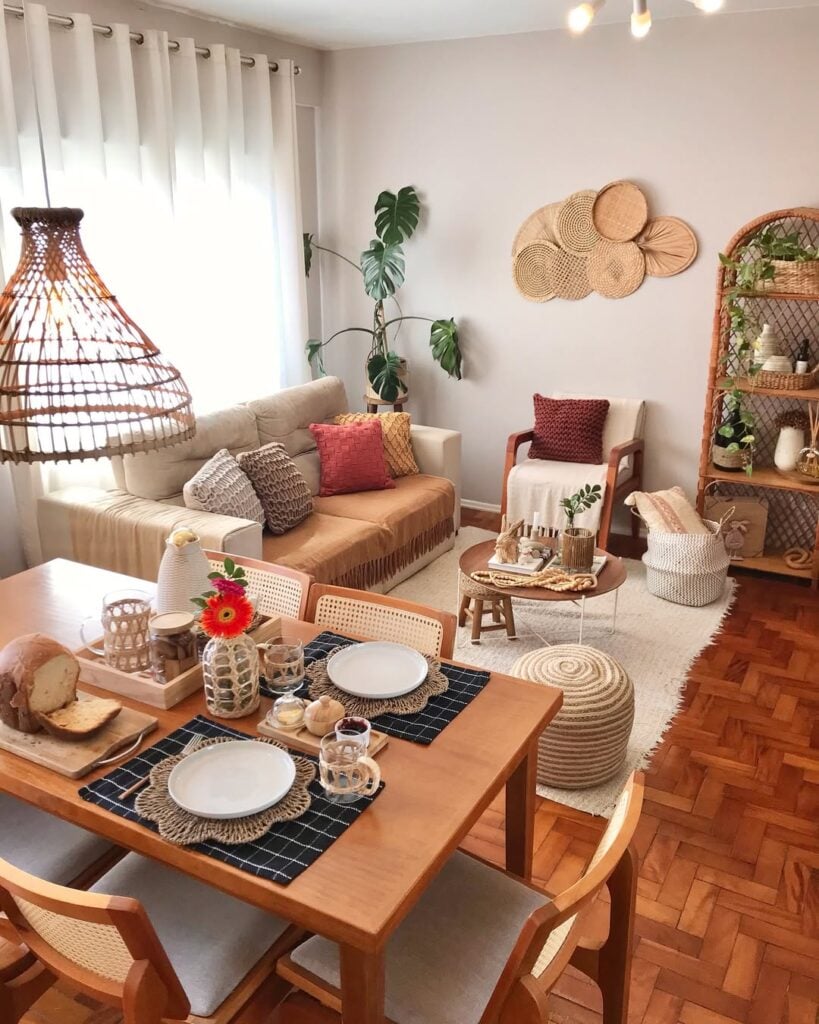 Sala de estar aconchegante e sala de jantar