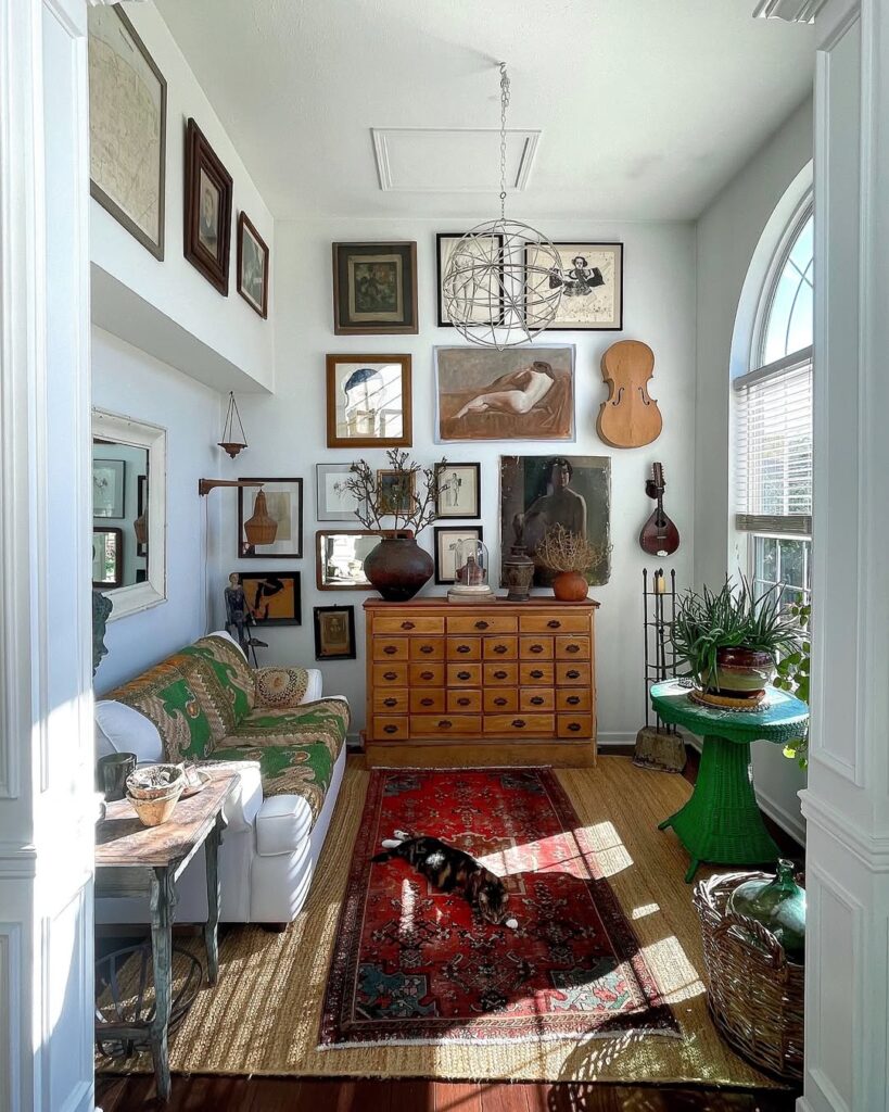 Como montar uma parede de quadros decorativos para sala?