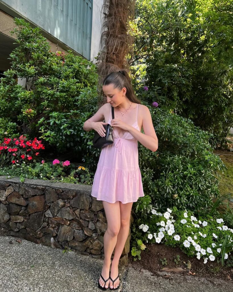 Look com vestido feminino estilo boneca