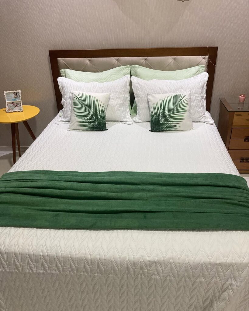 Cama posta verde e branco
