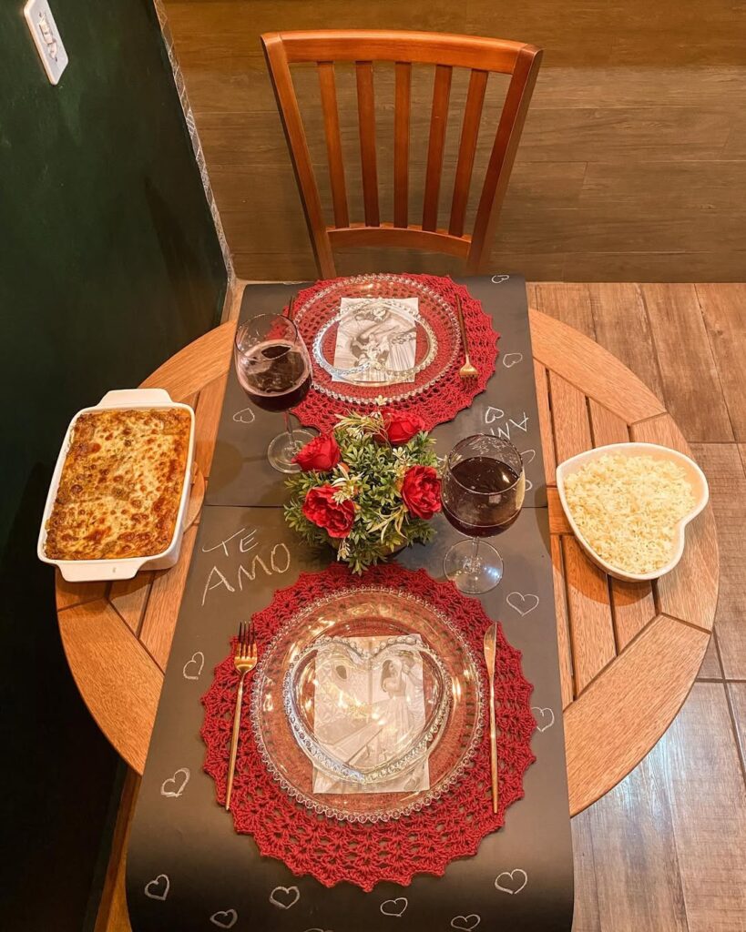 Inspiração de mesa posta de Dia dos Namorados