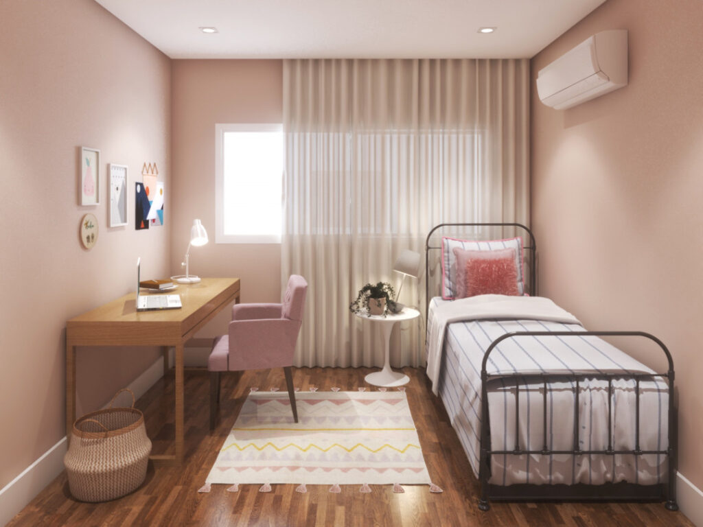 Quarto de solteiro com cama de ferro, mesa de cabeceira minimalista branca, e escrivaninha de madeira com poltrona rosa