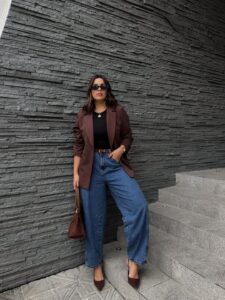 Look com blazer marrom e calça jeans